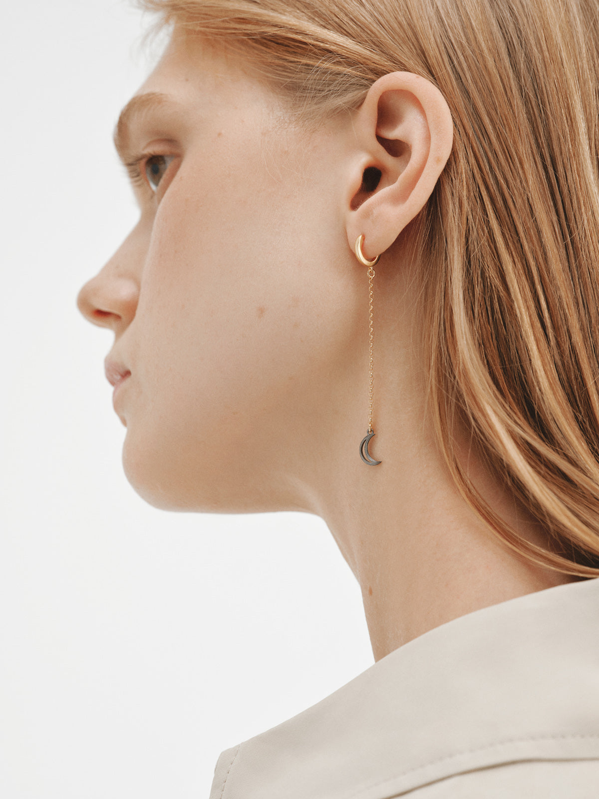 Long two-tone moon earrings in 925 sterling silver with 18K gold plating