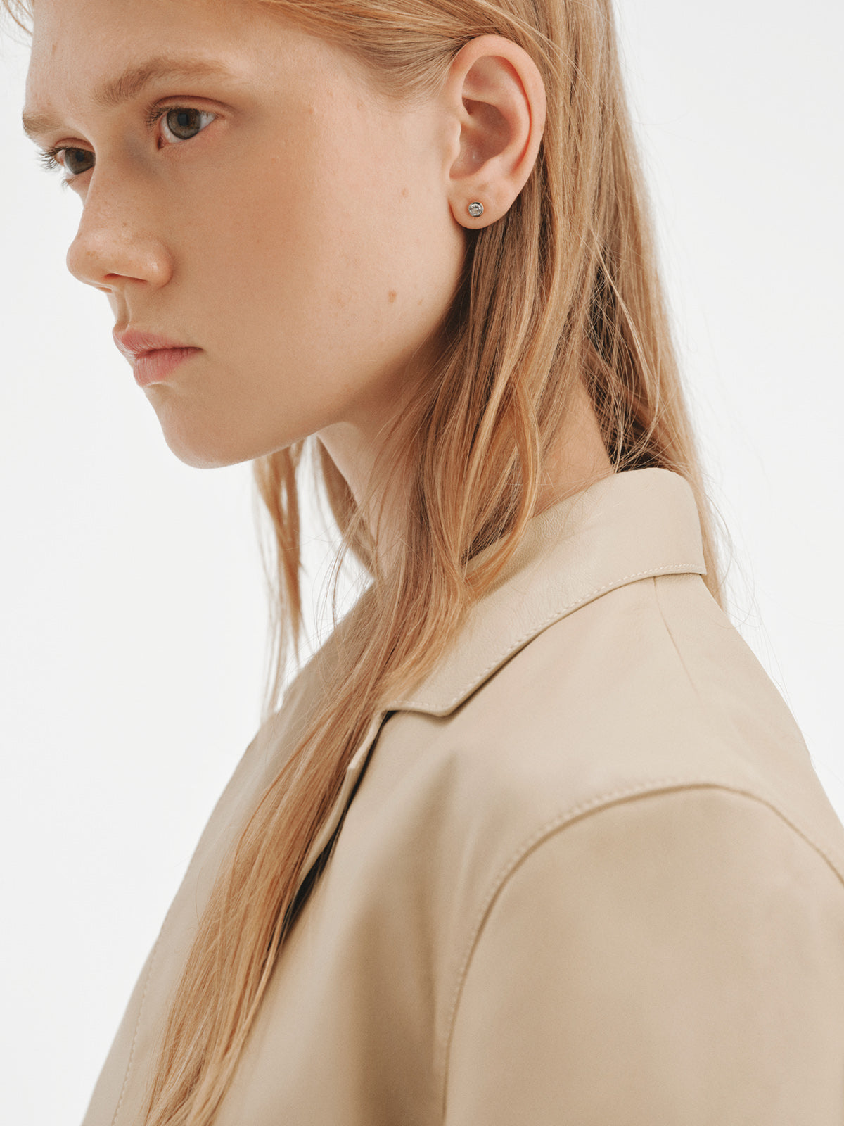 Two-tone earrings in 925 silver plated in 18K yellow gold with white topaz