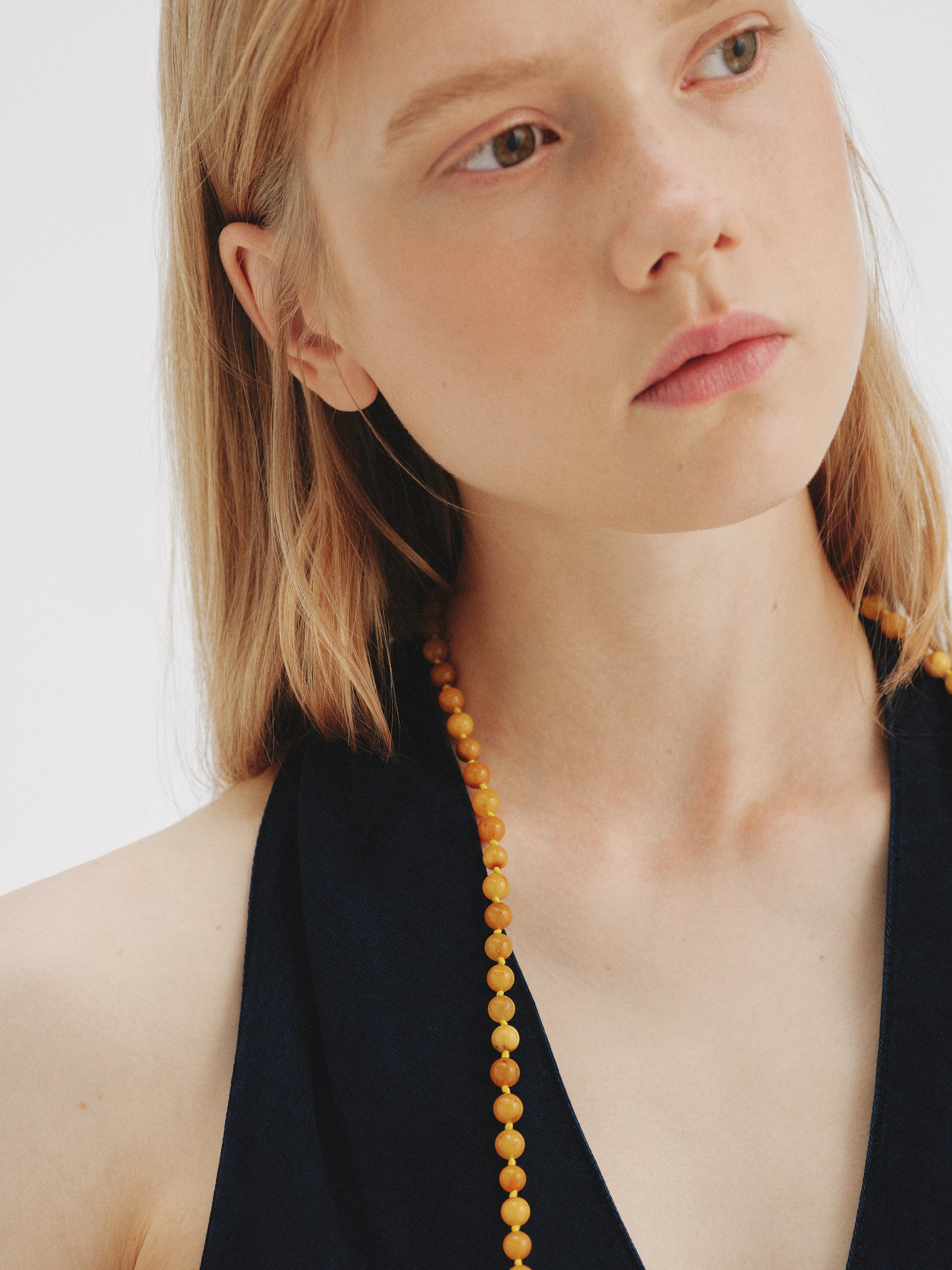 Collar de plata 925 bañada en oro amarillo de 18K con bolitas de ambar amarillo