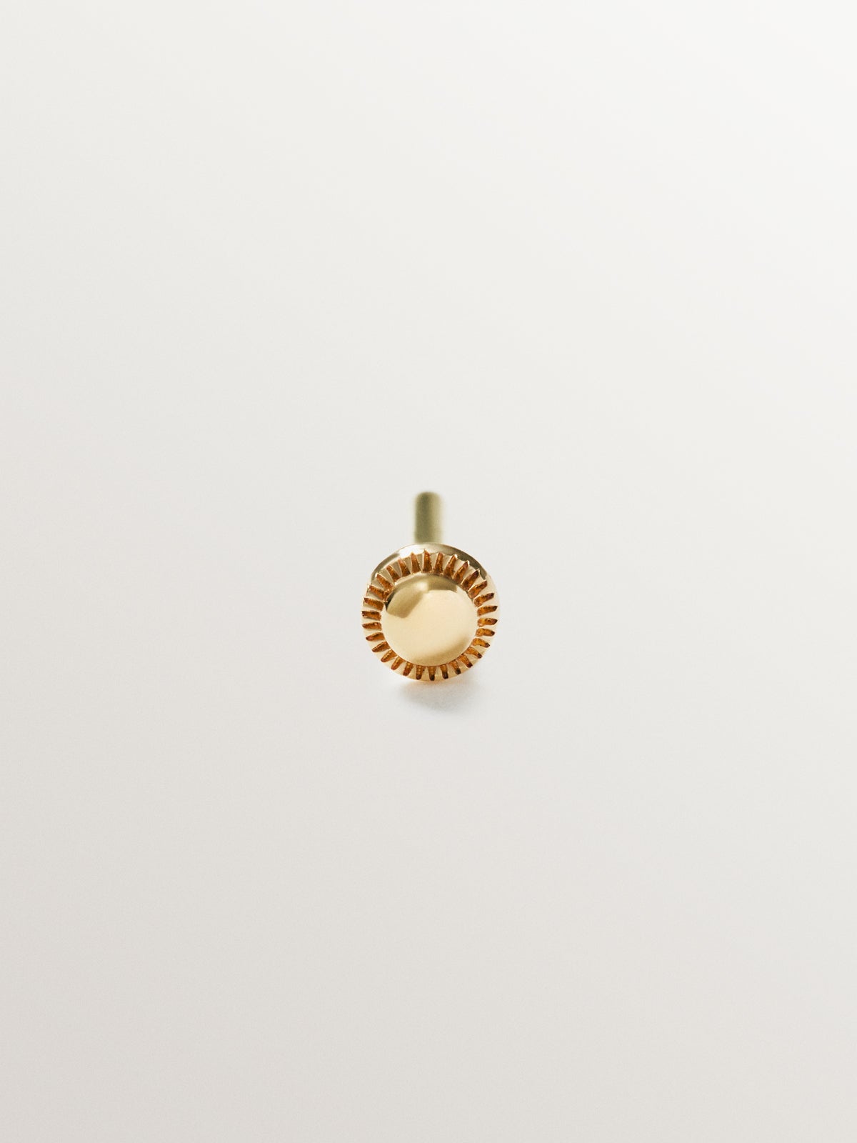 Small 5.5mm yellow gold piercing closure