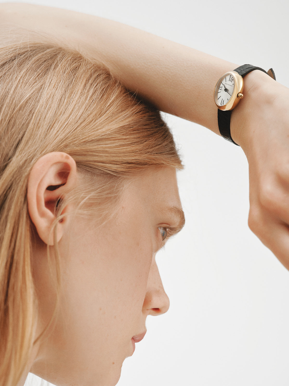 Montre en acier Salesas avec cadran blanc et bracelet en cuir marron