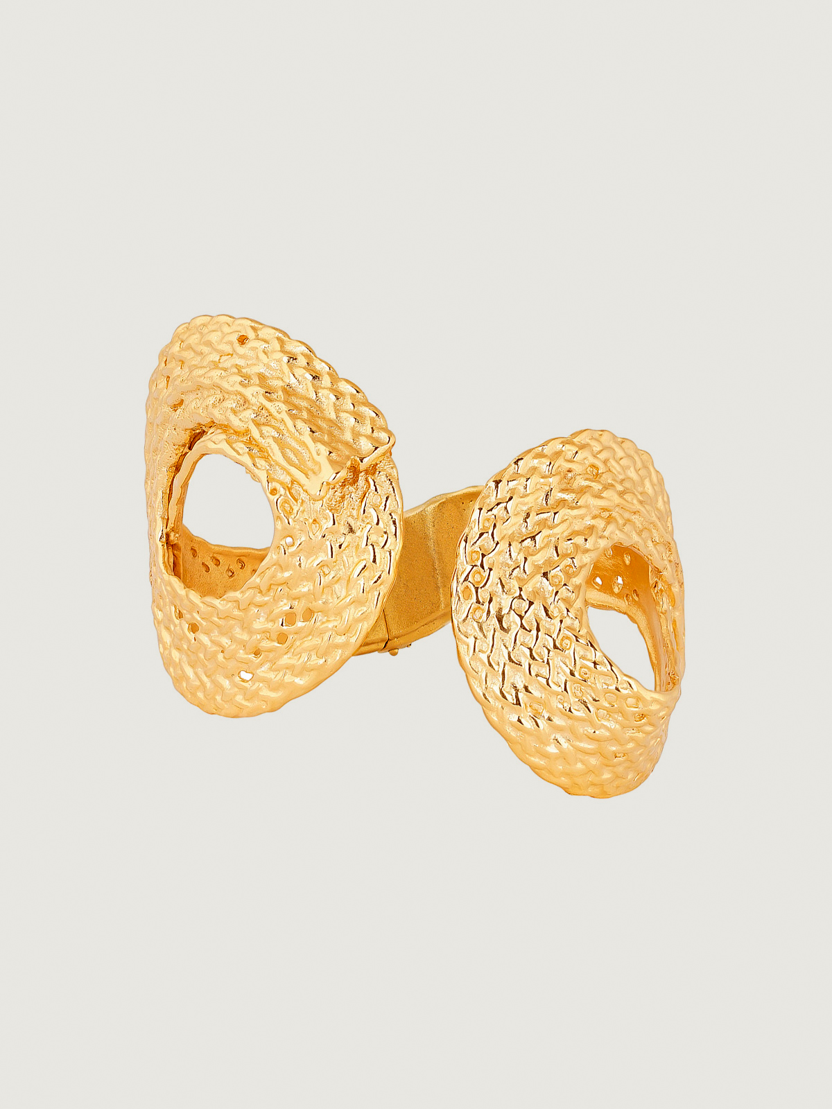 Wide rigid 925 silver bracelet bathed in 18K yellow gold with wicker texture.