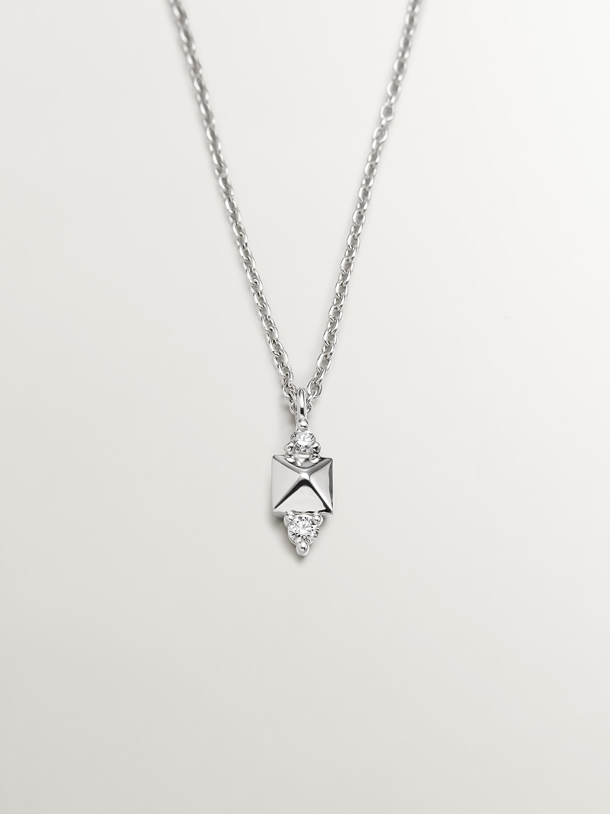 18k white gold pendant with tachuela and diamond